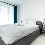 Raciborska 2-bedroom By Bookinghost Appartamento