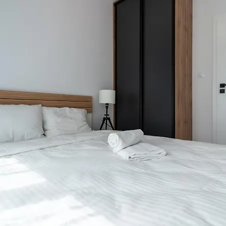 Raciborska 2-bedroom By Bookinghost Apartment