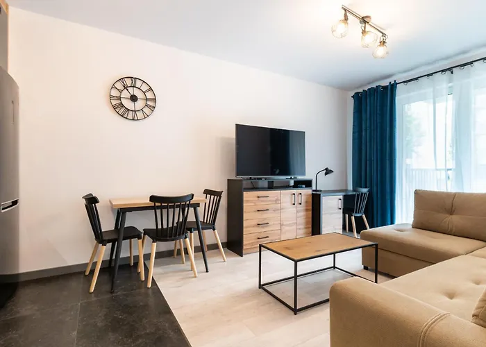 Apartment Raciborska 2-bedroom By Bookinghost