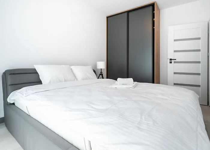 Apartment Raciborska 2-bedroom By Bookinghost *