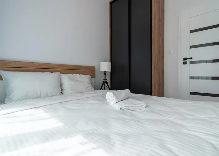 Raciborska 2-bedroom By Bookinghost Apartment