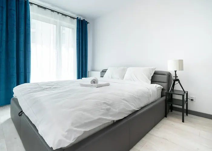 Raciborska 2-bedroom By Bookinghost Apartment