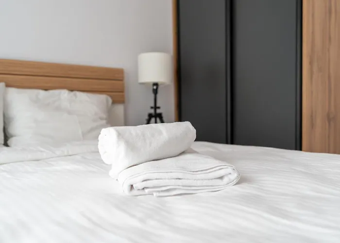 Raciborska 2-bedroom By Bookinghost