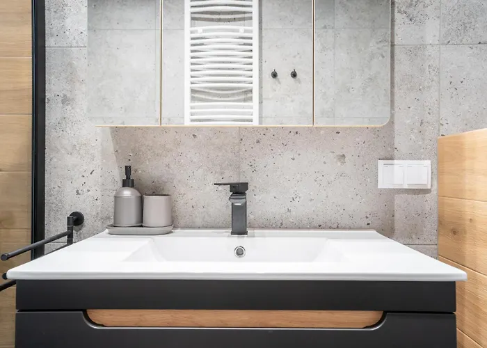 Apartment Raciborska 2-bedroom By Bookinghost