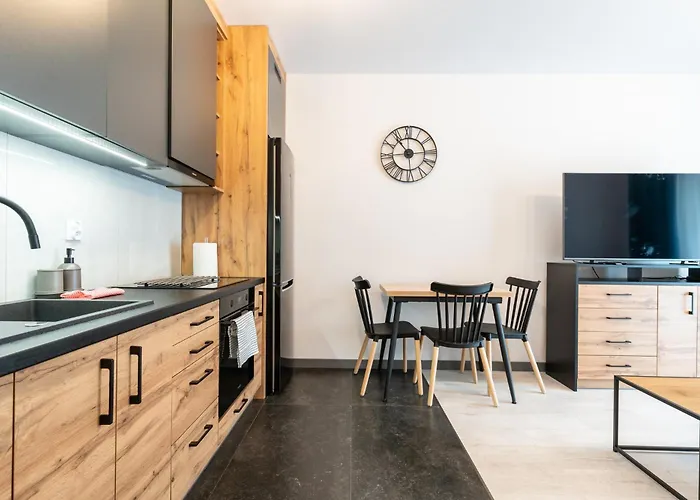 Apartment Raciborska 2-bedroom By Bookinghost