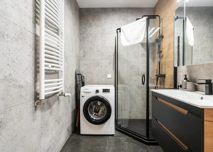 Raciborska 2-bedroom By Bookinghost Apartment *